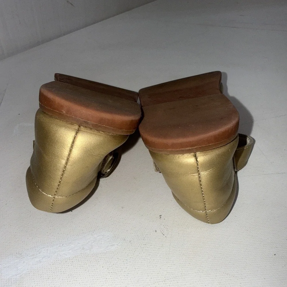 Felix & Flora Mary Jane Gold Metallic T-Strap Flats Dress Shoes Girls Size 9
